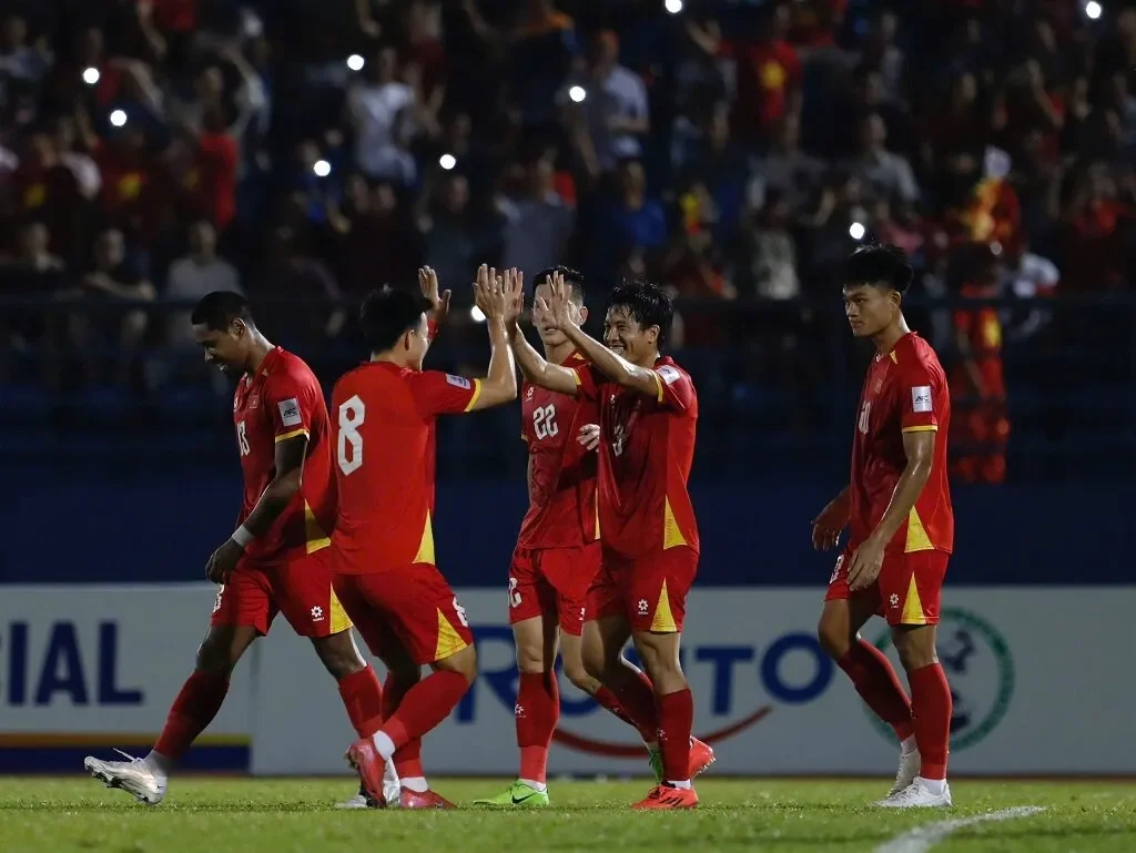 HLV Kim Sang-sik giải pháp tấn công biên cho đội tuyển Việt Nam