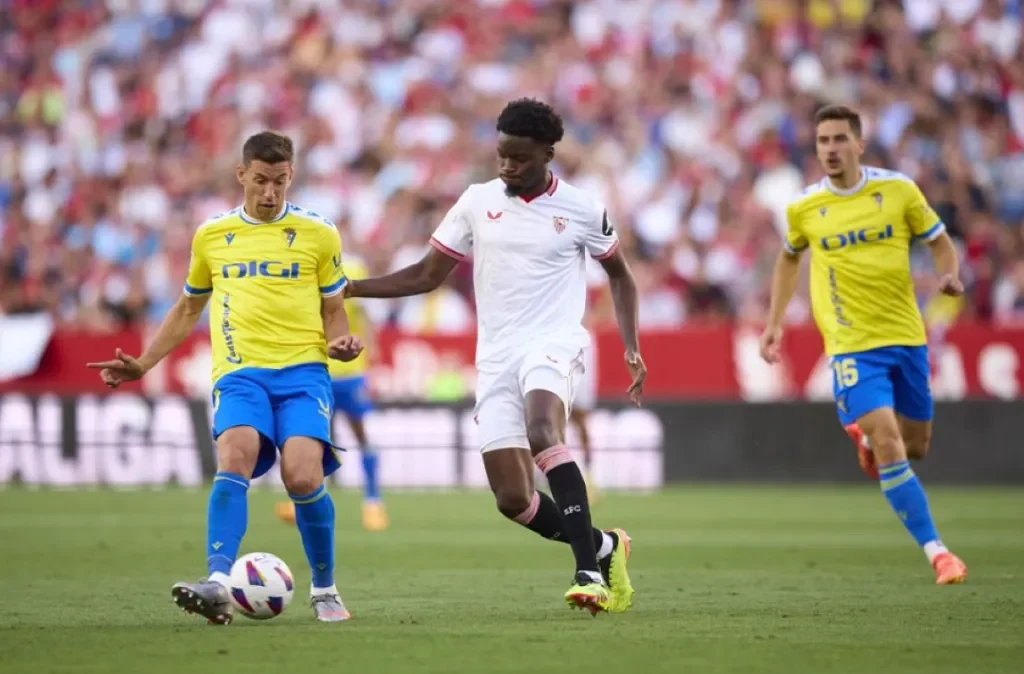 Lucien Agoume và mức giá 35 triệu Bảng